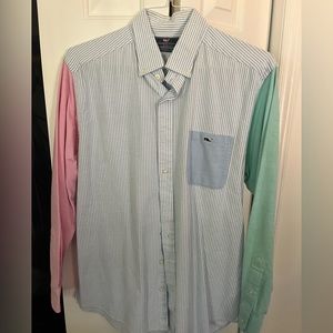 Men’s Large Vineyard Vines dress shirt